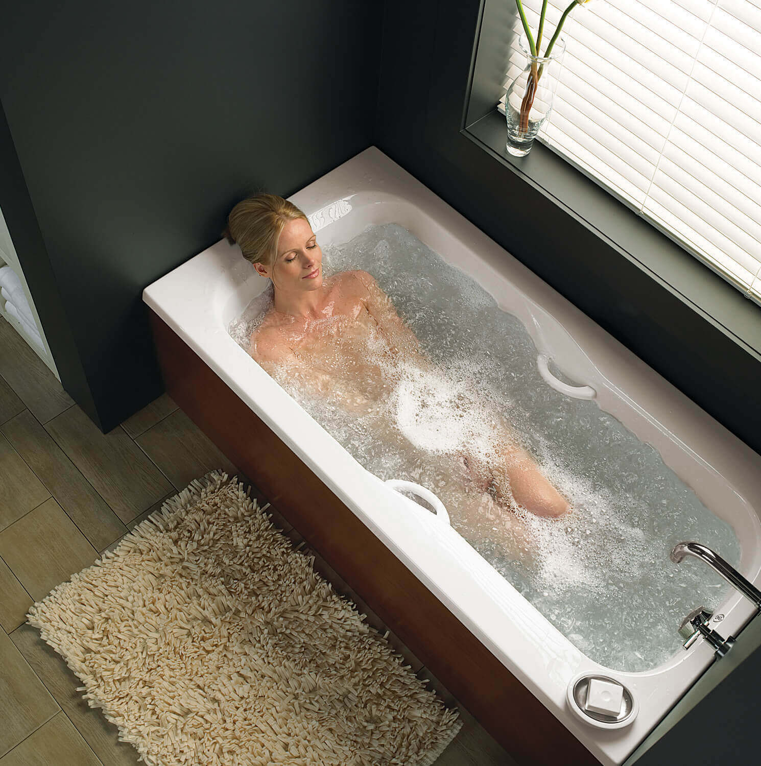 Bainultra Thalassa 55 alcove drop-in air jet bathtub for your modern bathroom Bainultra Thalassa 55 alcove drop-in air jet bathtub for your modern bathroom